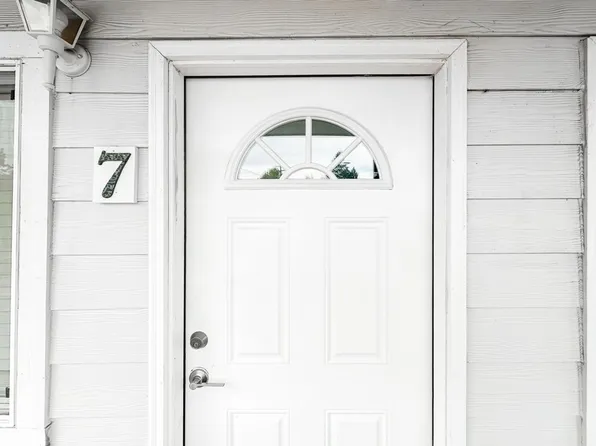 Carleton Way Apartments, 2007 Carleton Way NE #Crl5-07, Salem, OR 97301