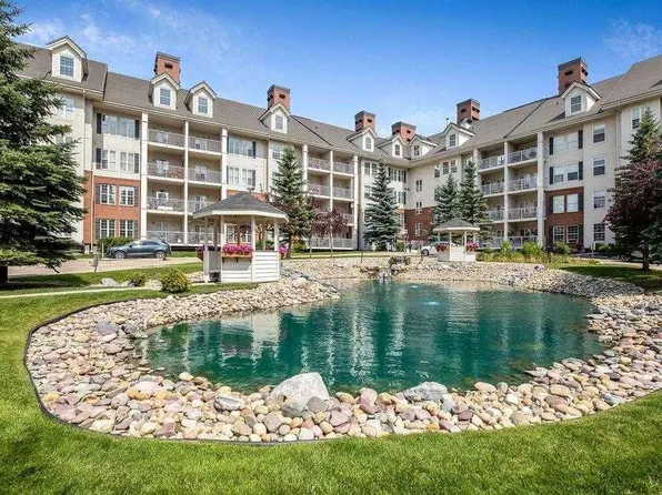 151 S Country Village Rd NE #2453, Calgary, AB T3K 5X5