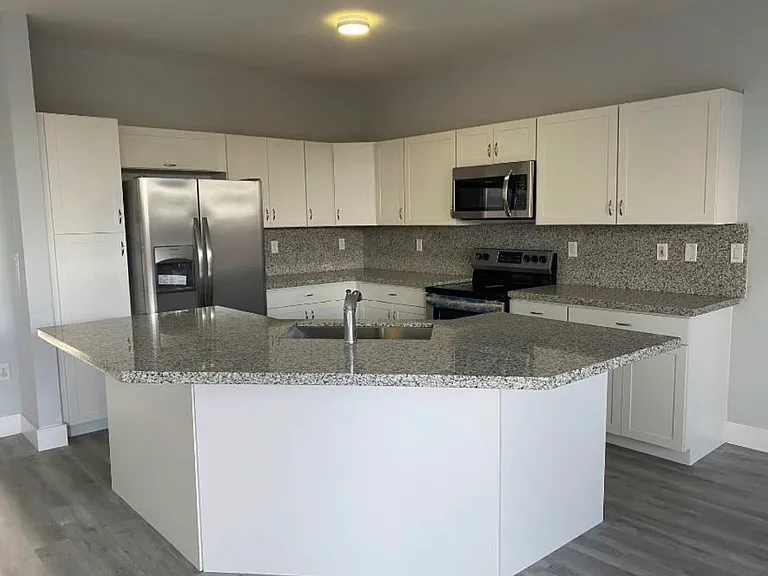 8478 SW 166th Pl — Photo 3