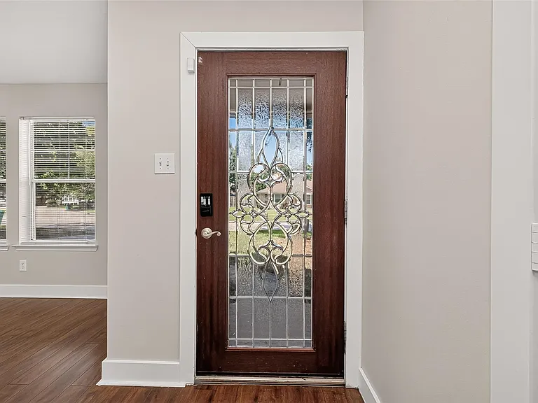18174 Woodsdale Ct — Photo 4