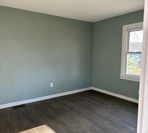 4th image of 3702 Glengyle Ave