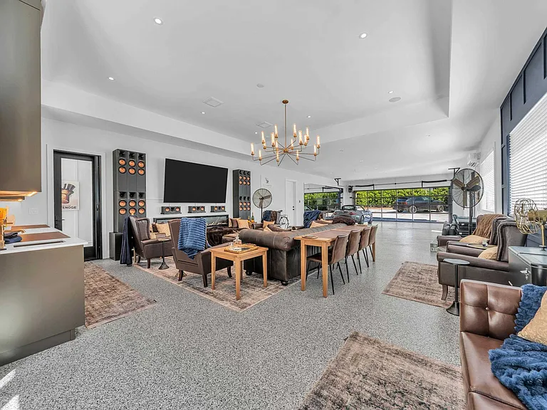 372 Moyne Dr — Photo 30