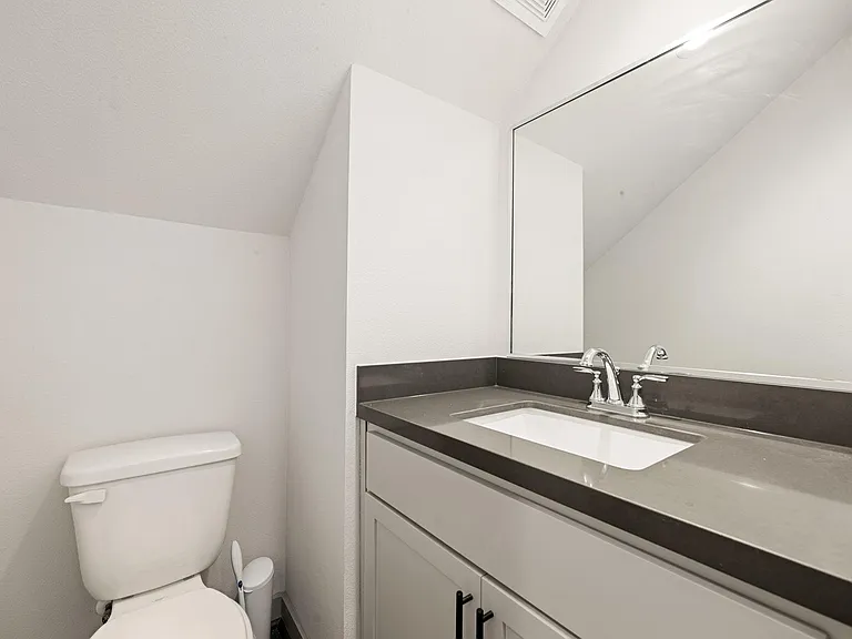 725 N Emile St — Photo 17