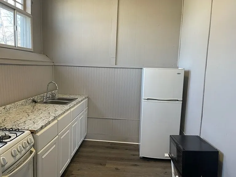 403 W Columbia Ave — Photo 3