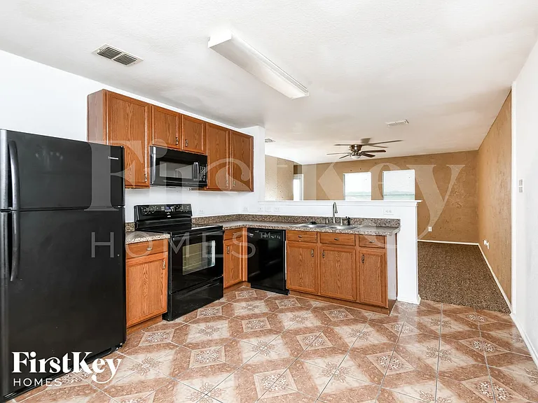 1317 Castle Ridge Rd — Photo 6