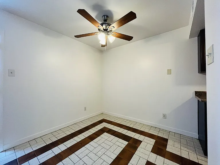 5041 N 40th Ave — Photo 5