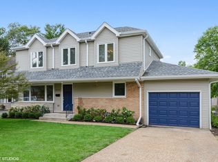 1058 Meadow Rd, Northbrook, IL 60062