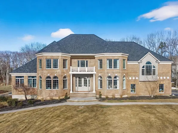 9 Floral Street, Windham, NH 03087