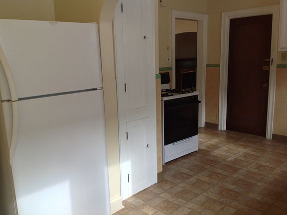 4th image of 152 Shoshone St