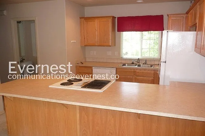 12135 SE Harold St — Photo 5