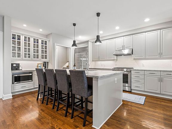 2nd image of 37 Pickett Pl