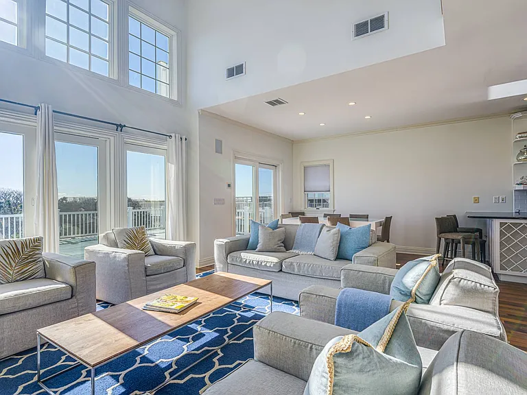 817 Dune Rd — Photo 11