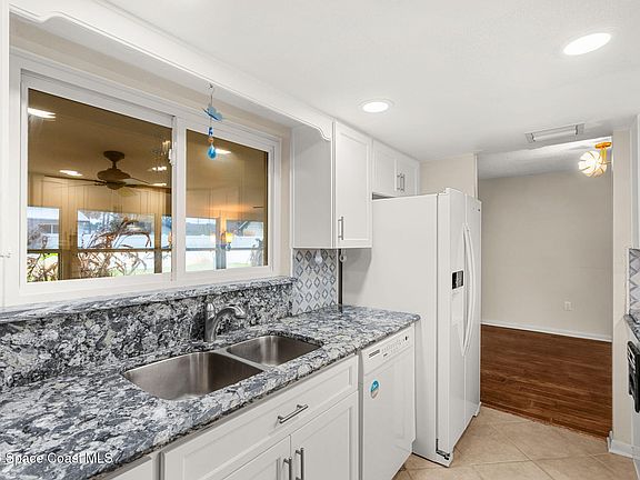 5th image of 2608 Applewood Dr