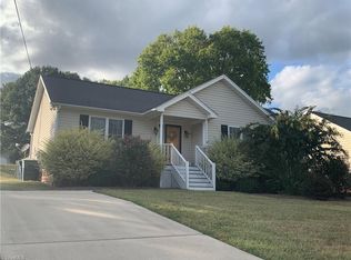 214 N 4th Ave, Mayodan, NC 27027