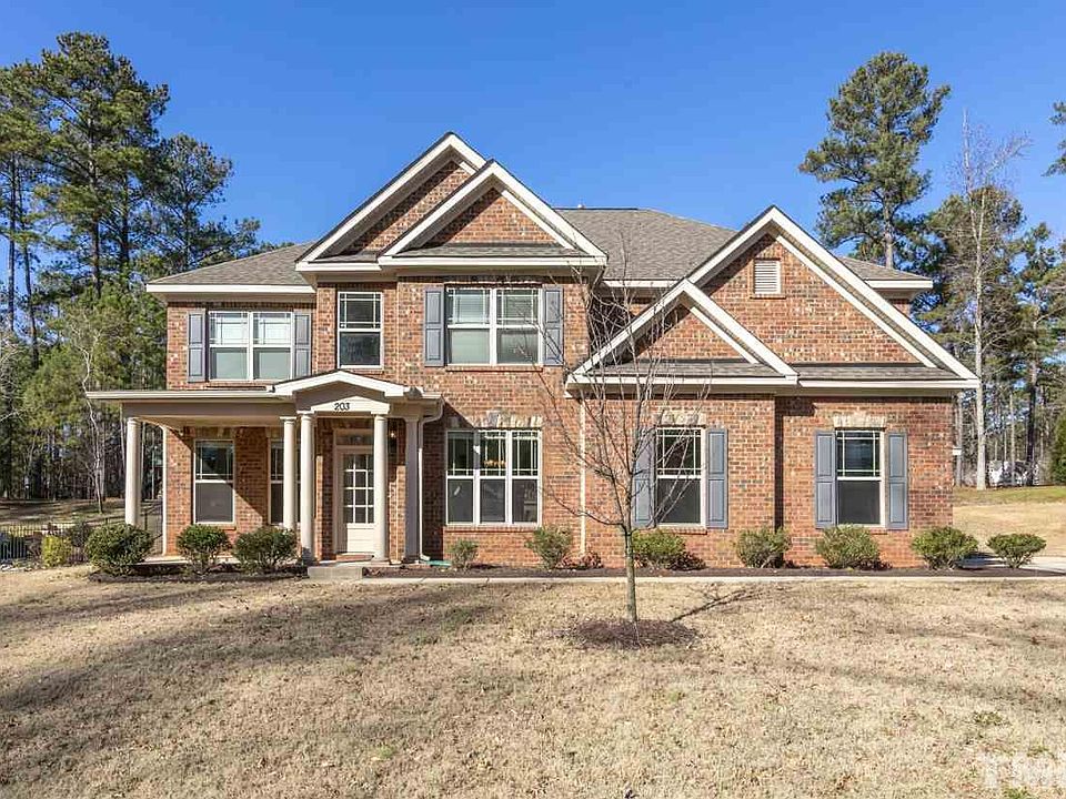 1st image of 203 Blue Heron Dr