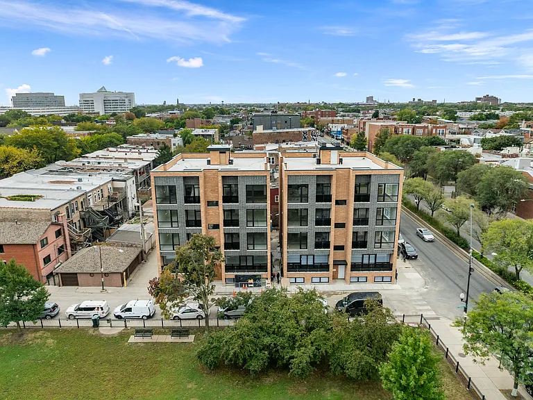 2355 W Flournoy St #102 — Photo 16