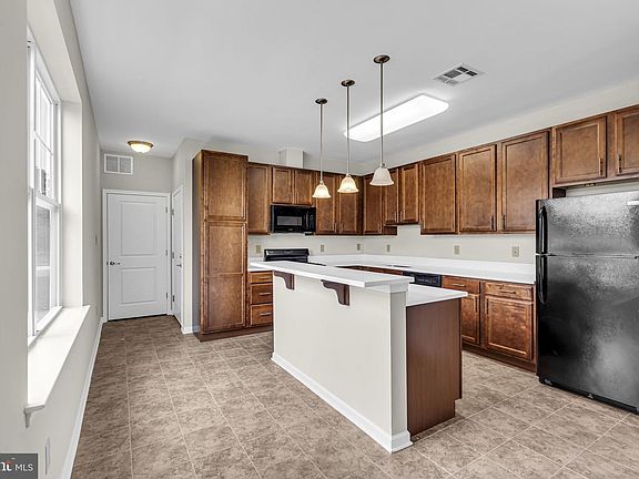 5th image of 1 Rowand Way E