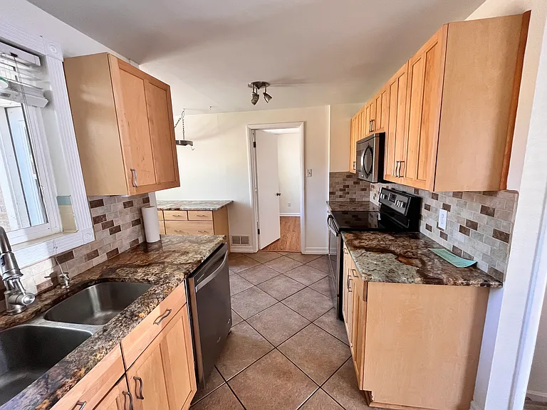 Harlan St — Photo 1