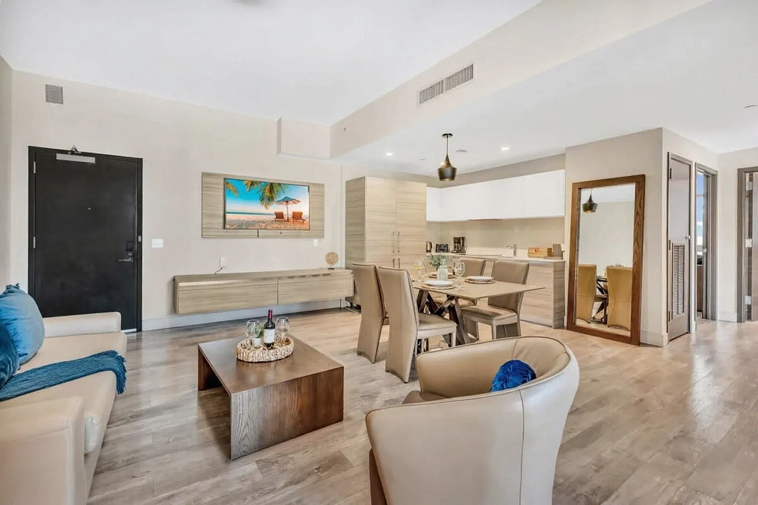 2 bed, 2.0 bath, 990 sqft, $4,312 — Photo 1
