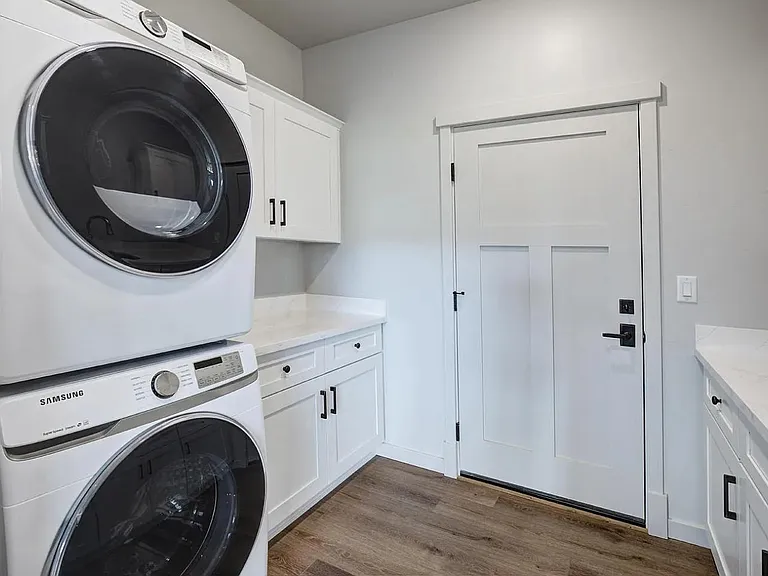 1209 N Horizon Way — Photo 14