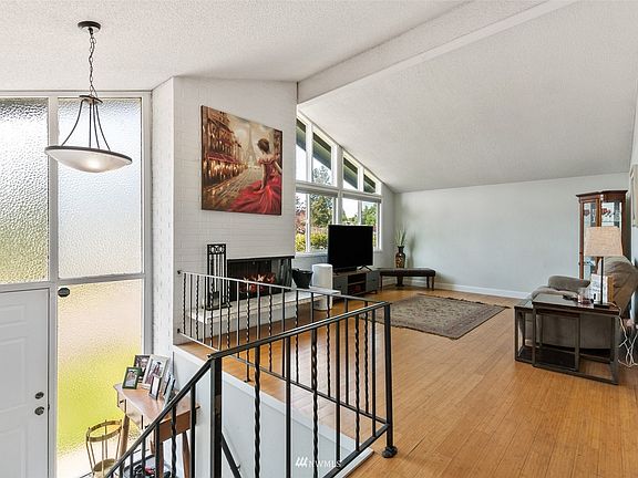 Upstairs living with room and great light >