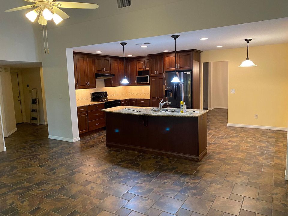 Family room/kitchen
