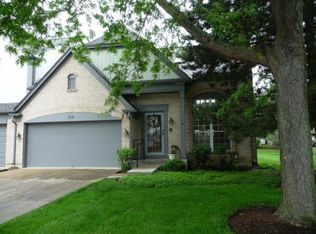 208 Lorraine Cir, Bloomingdale, IL 60108