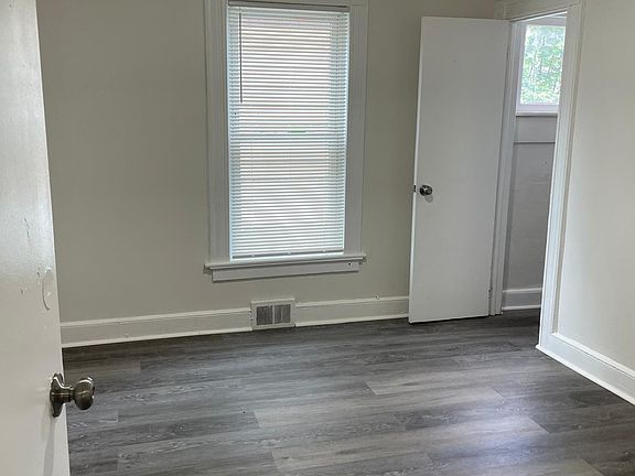 4th image of 223 Floral Ave Floor 1