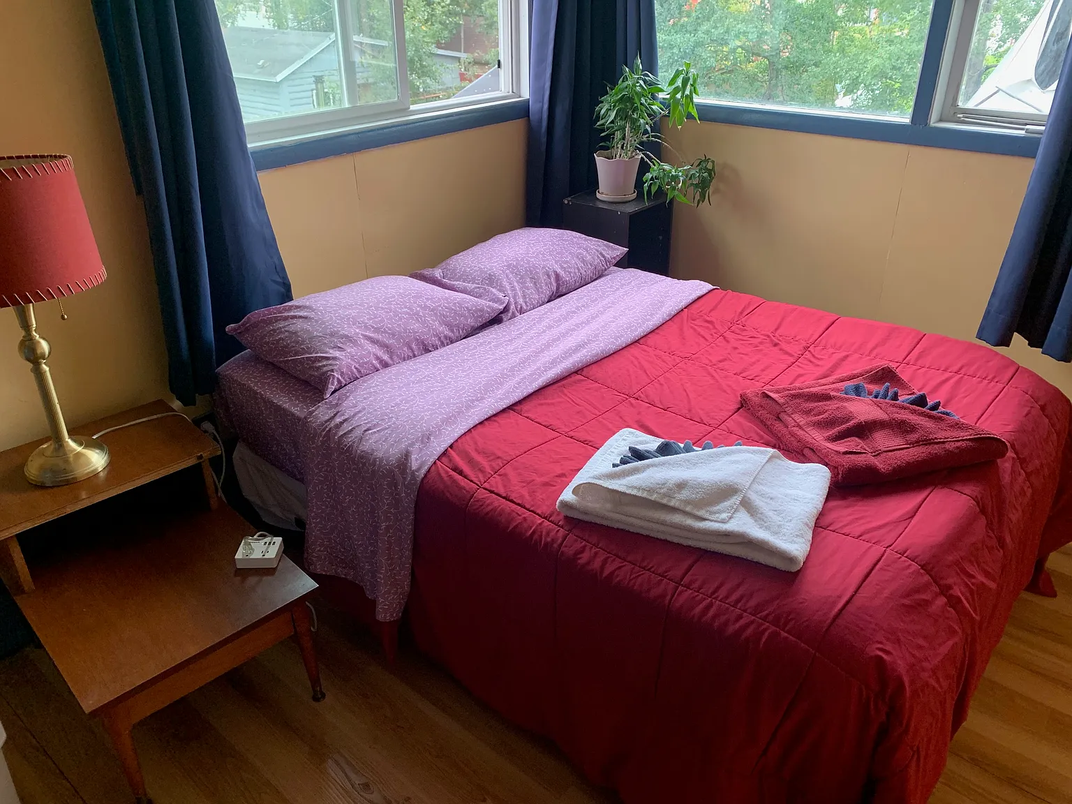 8 bed, 3600 sqft, $700 — Photo 4