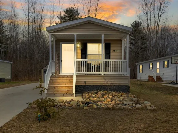 6312 Square Lake Dr, Kimball, MI 48074