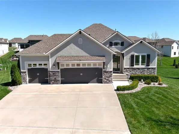 4115 NE Timberlake Dr, Lees Summit, MO 64064