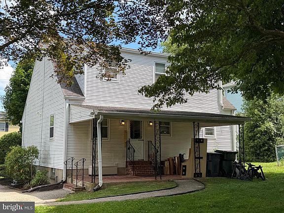 5th image of 634 Maple Ave