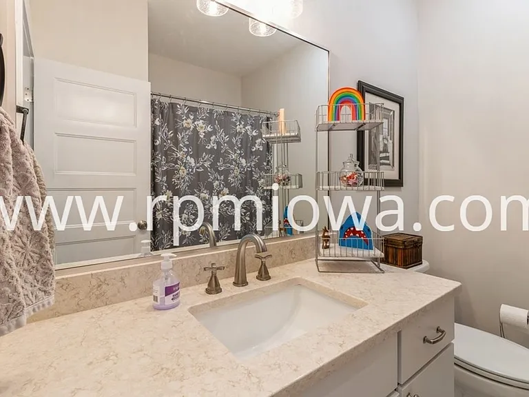 5901 NE Sherman Dr — Photo 8