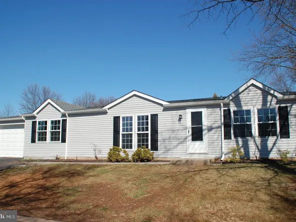 145 Deerfield Dr, Souderton, PA 18964