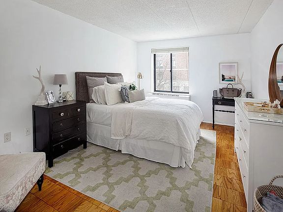 4th image of 280 Rector Pl APT 3J