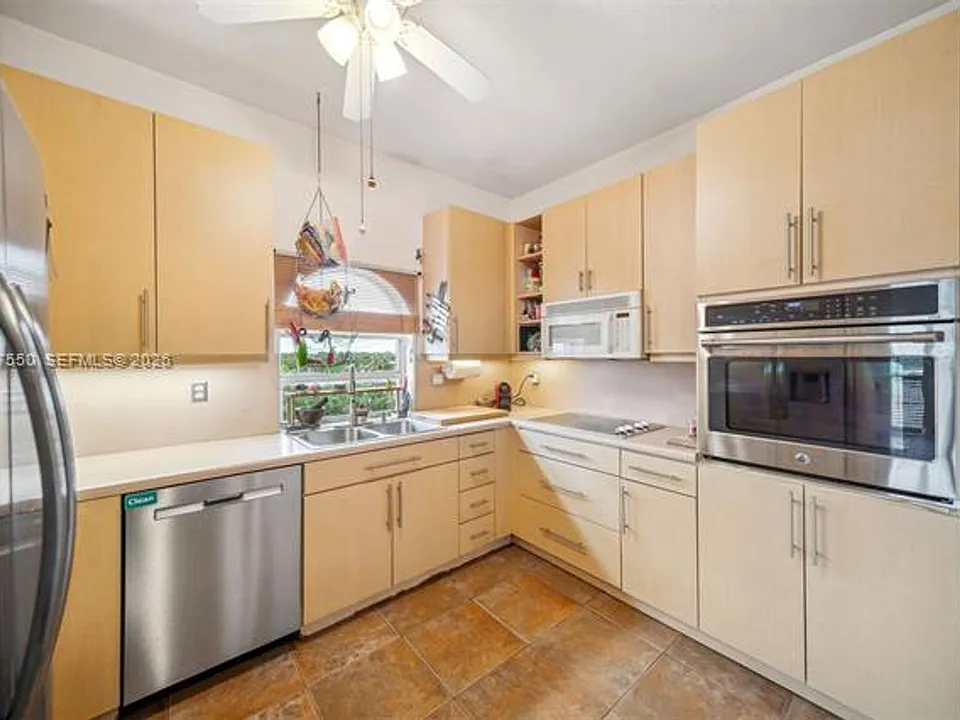 9008 Collins Avenue Cu #402