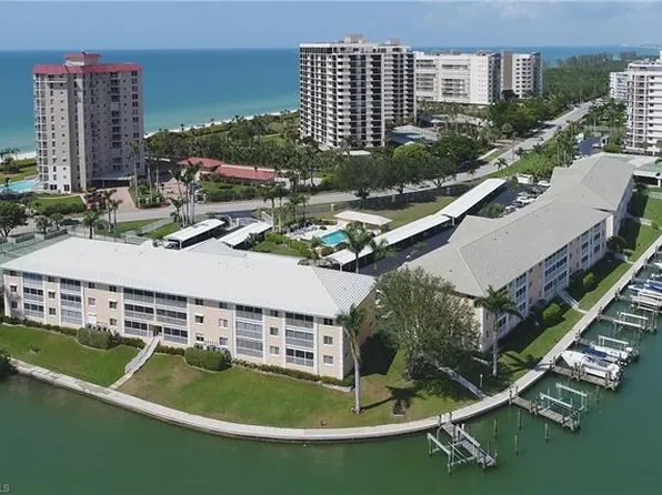 10682 Gulf Shore Dr APT 301, Naples, FL 34108