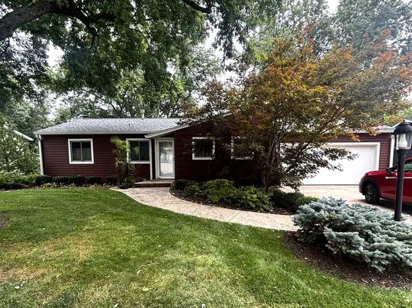 37 Park Ave, Park View, IA 52748