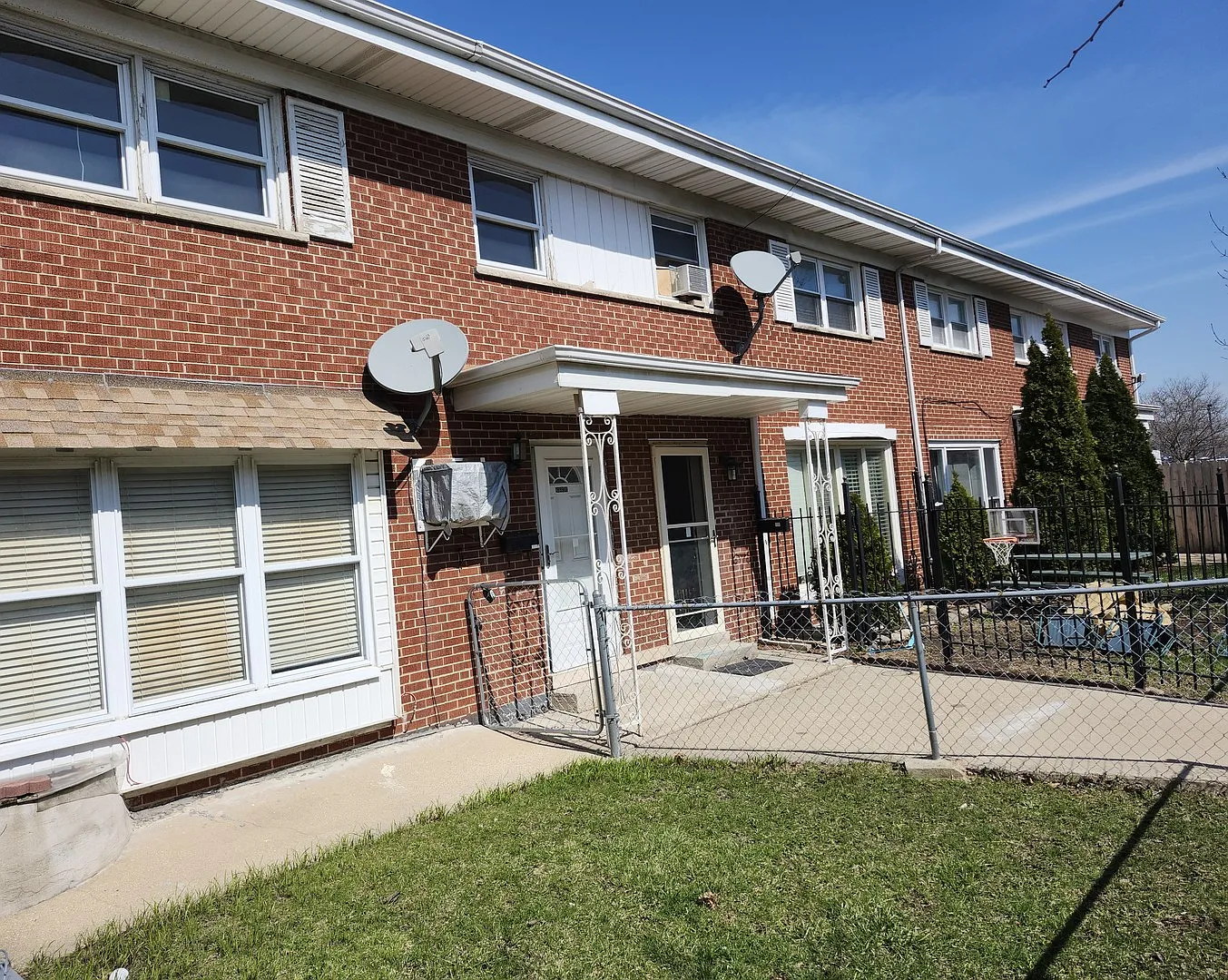 8843 Robin Dr APT C photo 1