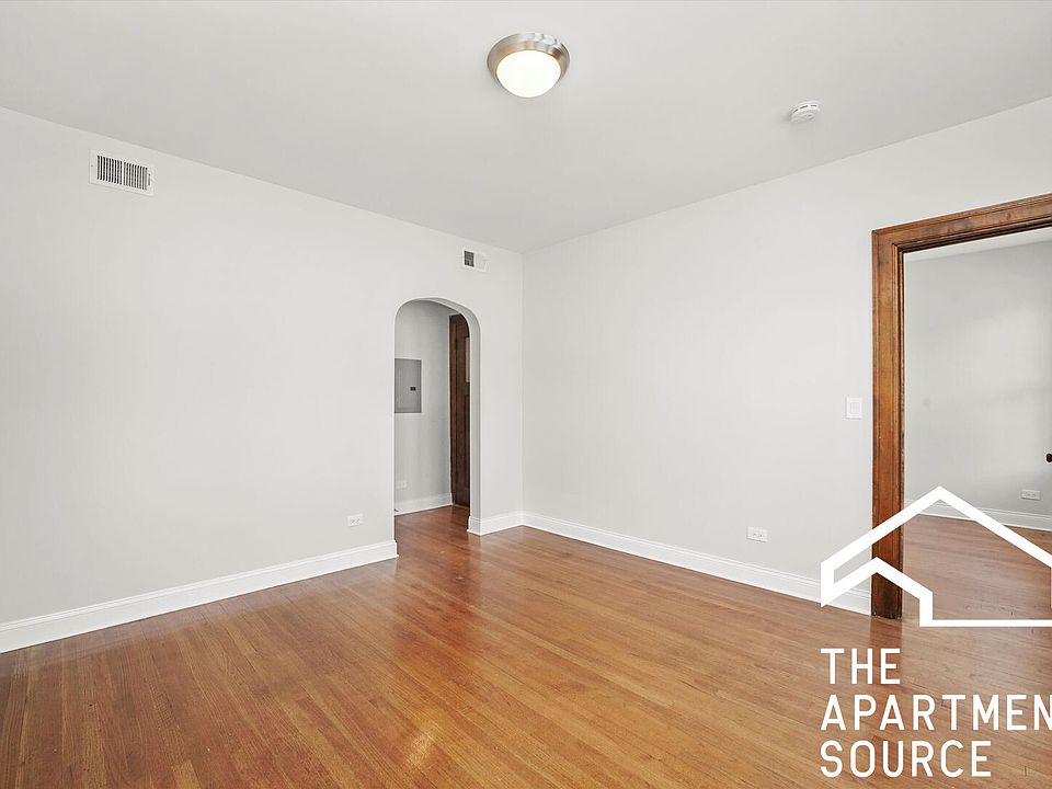 1st image of 3050 N Milwaukee Ave Unit 2