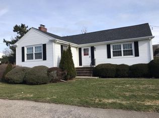 995 W Main Rd, Middletown, RI 02842