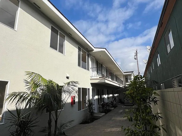 3020 E 3rd St #9 — Photo 14