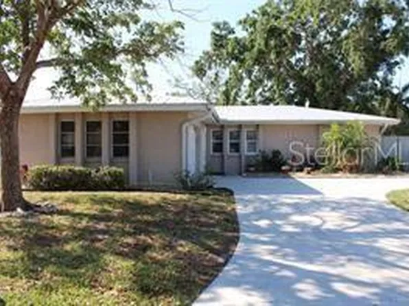 5911 7th Avenue Dr W, Bradenton, FL 34209