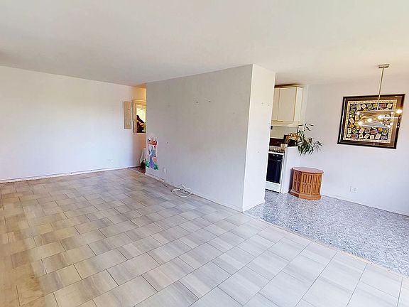 4th image of 2935 W 5th St APT 3B