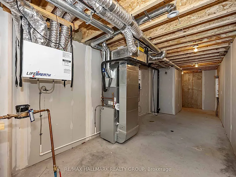422 Rolling Meadow Cres — Photo 38