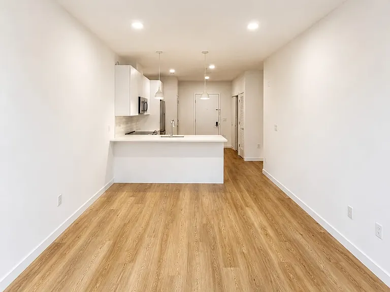 26 Freeway Dr E #213 — Photo 5