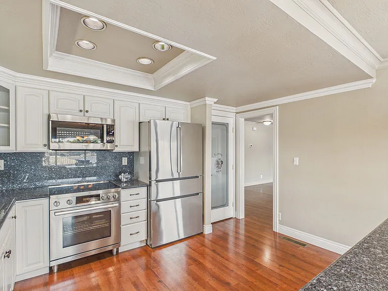 4910 Cabrillo Point — Photo 10