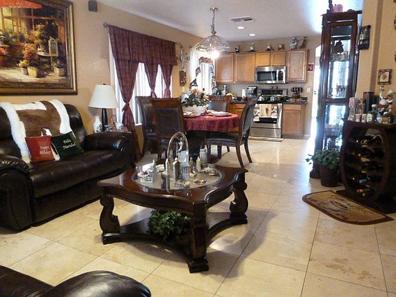 Faim Room-Dining-Kitchen