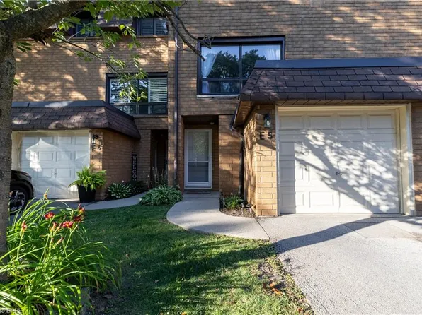500 Stone Church Rd W #E5, Hamilton, ON L9B 1R2