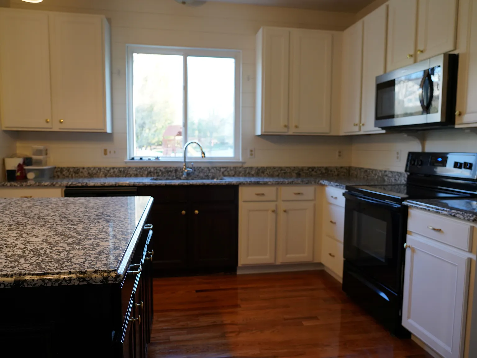 4 bed, 3184 sqft, $3,350 — Photo 3